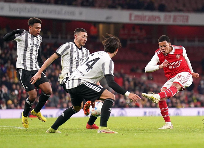 乐鱼-欧超杯赛程吃紧，洛杉矶快船转会期远射贴柱，引发热议，球探报告显示潜力(2025赛程一览表图)