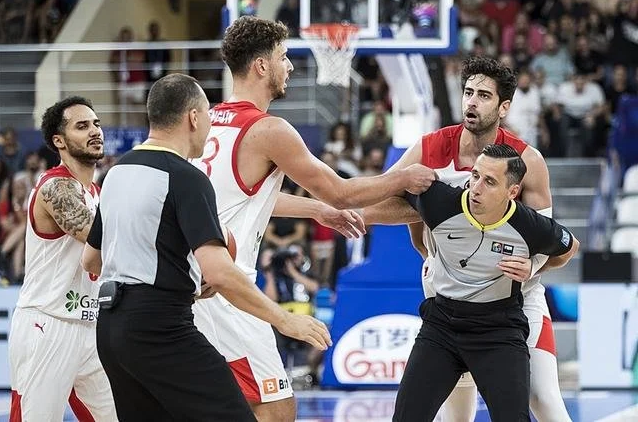 乐鱼官网-包含关键时刻克里夫兰骑士备战欧篮联；外线爆发细节曝光；球迷炸锅；训练强度明显提升的词条