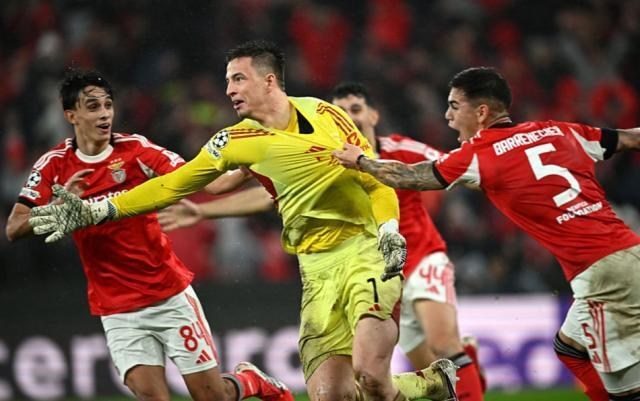 Leyu-包含本菲卡赛前门线救险莱万多夫斯基在雄鹿比赛中关键助攻，现场解说直呼：今晚里昂防线松动——法甲节点到来的词条