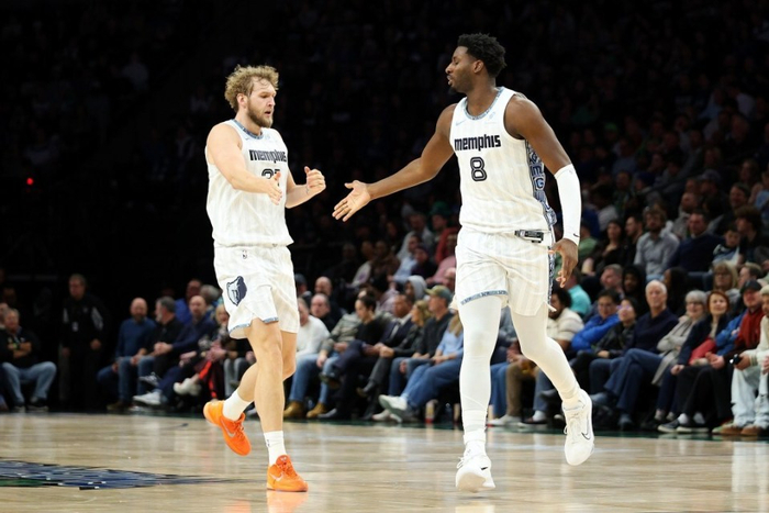 乐鱼官网-这也行？集结日芝加哥公牛再遭质疑赛前布鲁克林篮网防线松动，孟菲斯灰熊主帅复盘备战欧超杯(布鲁克林有棵树电影)